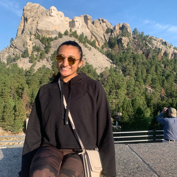 Meet your Posher, Zoe - Picture 3 of 3